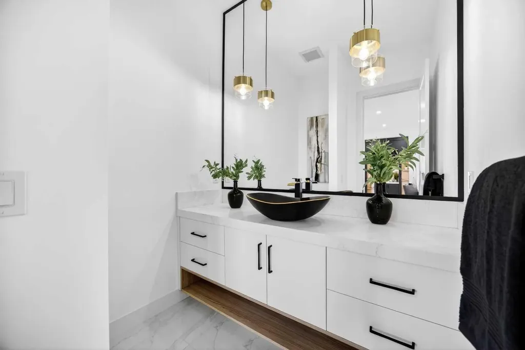 407 Patterson Boulevard SW Calgary AB T3H 3N6