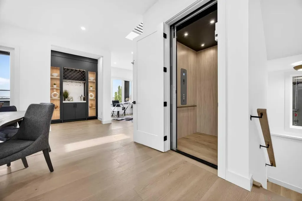 407 Patterson Boulevard SW Calgary AB T3H 3N6