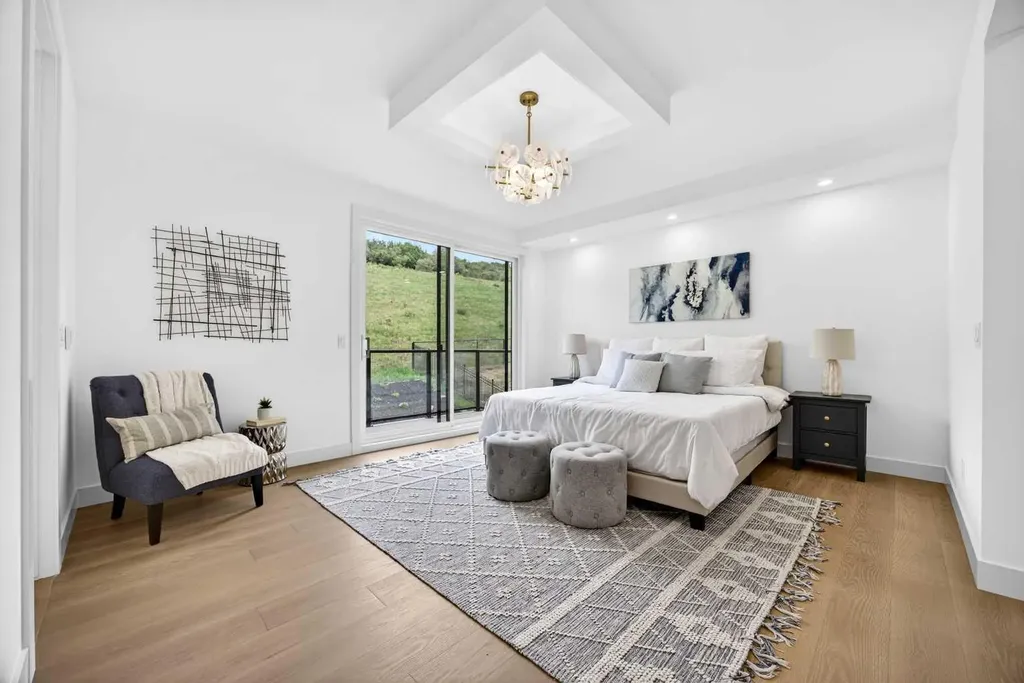 407 Patterson Boulevard SW Calgary AB T3H 3N6