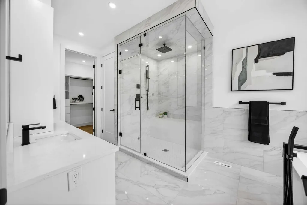 407 Patterson Boulevard SW Calgary AB T3H 3N6