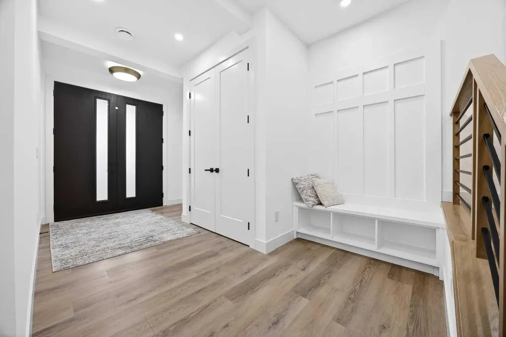 407 Patterson Boulevard SW Calgary AB T3H 3N6