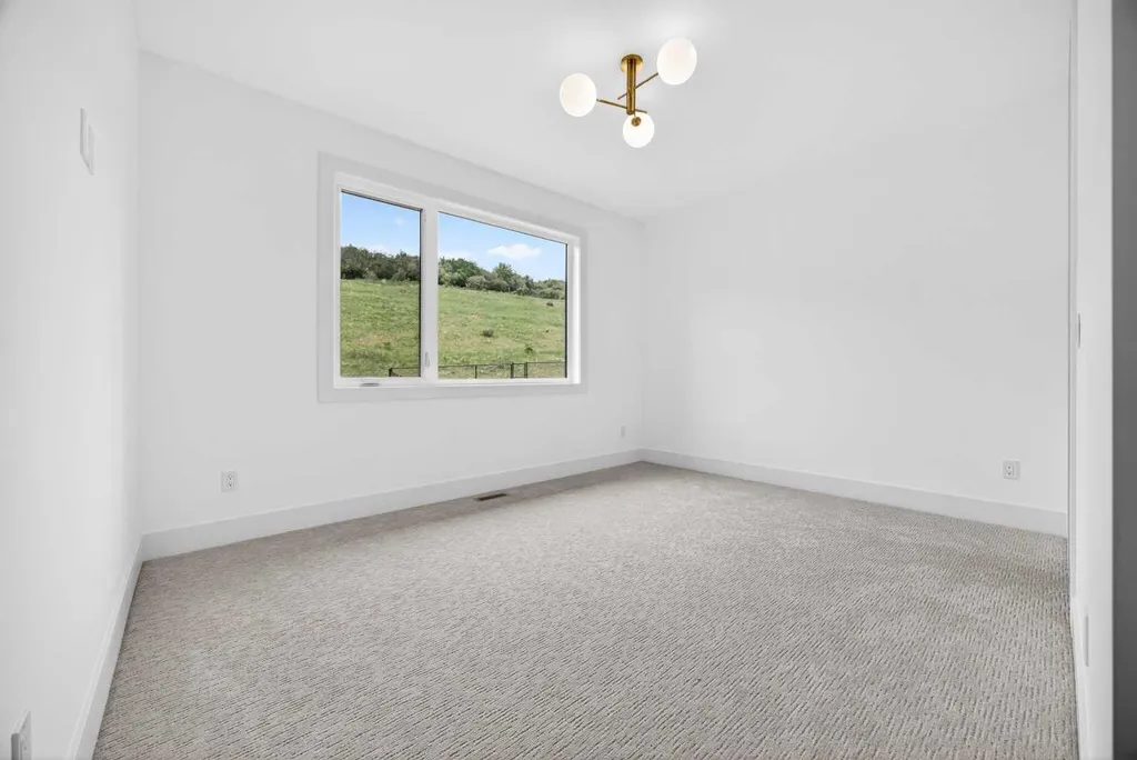 407 Patterson Boulevard SW Calgary AB T3H 3N6