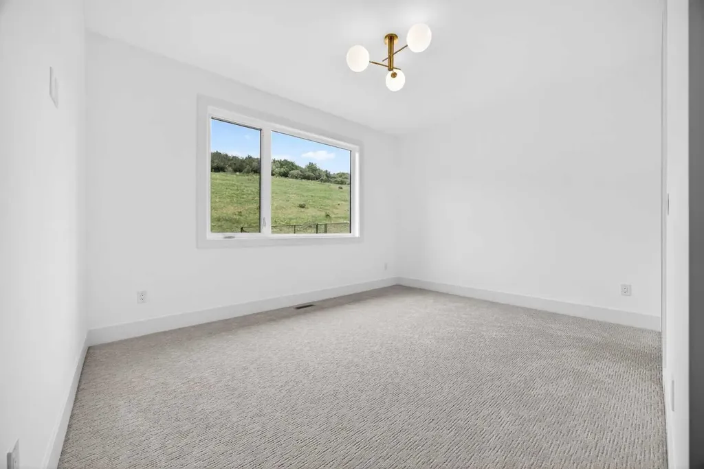407 Patterson Boulevard SW Calgary AB T3H 3N6