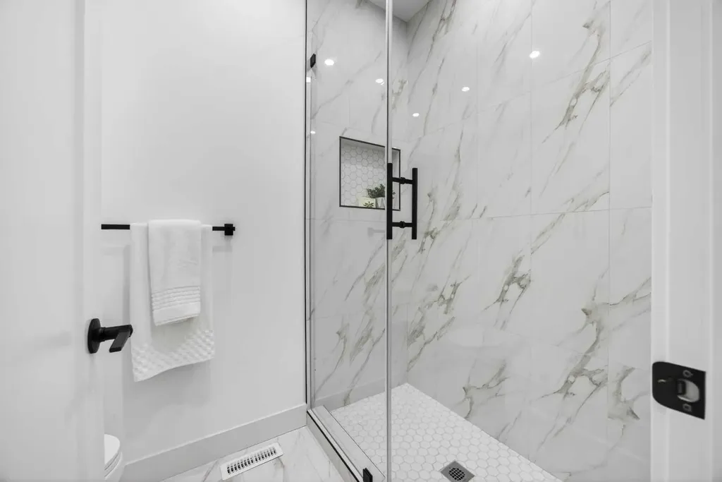 407 Patterson Boulevard SW Calgary AB T3H 3N6