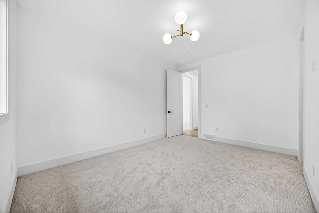 407 Patterson Boulevard SW Calgary AB T3H 3N6