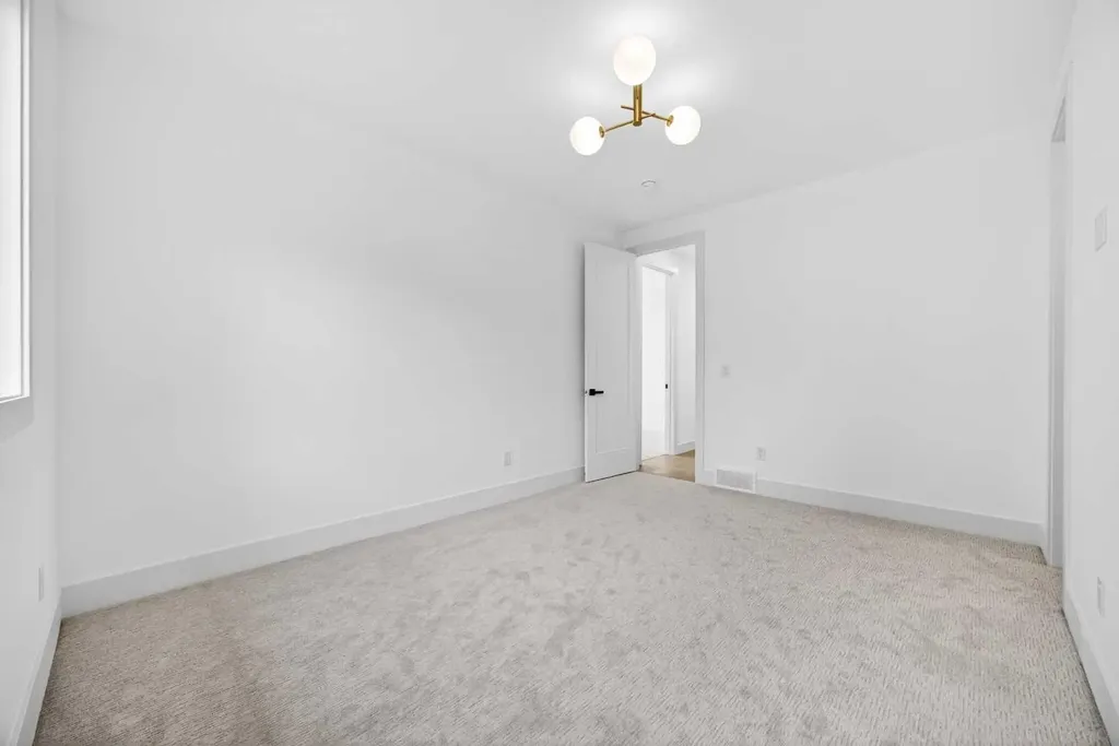 407 Patterson Boulevard SW Calgary AB T3H 3N6