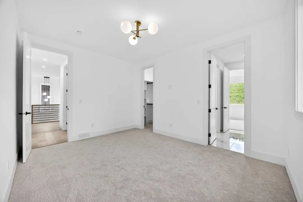 407 Patterson Boulevard SW Calgary AB T3H 3N6