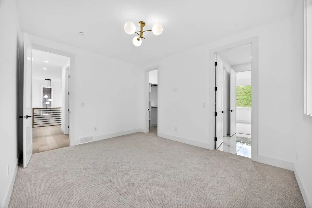 407 Patterson Boulevard SW Calgary AB T3H 3N6