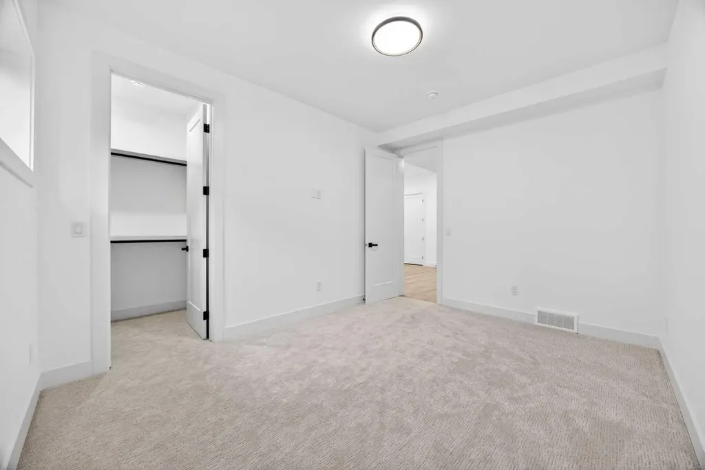 407 Patterson Boulevard SW Calgary AB T3H 3N6
