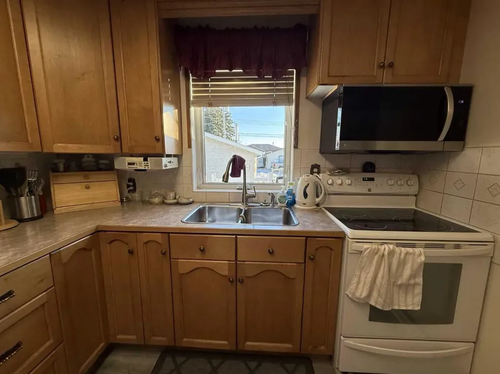 411 6 Avenue W Hanna AB T0J 1P0