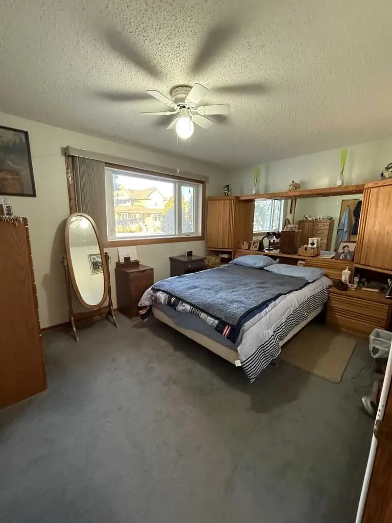 411 6 Avenue W Hanna AB T0J 1P0