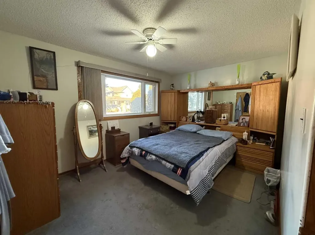 411 6 Avenue W Hanna AB T0J 1P0
