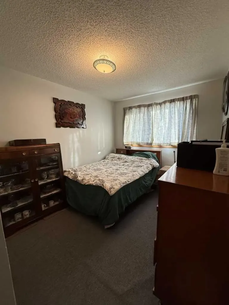 411 6 Avenue W Hanna AB T0J 1P0