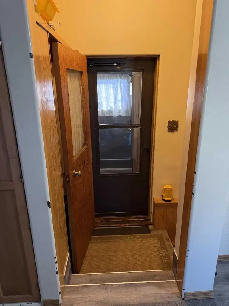 411 6 Avenue W Hanna AB T0J 1P0