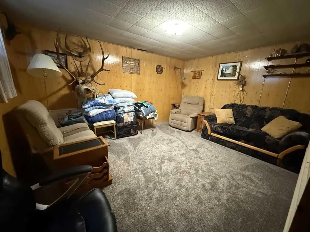 411 6 Avenue W Hanna AB T0J 1P0