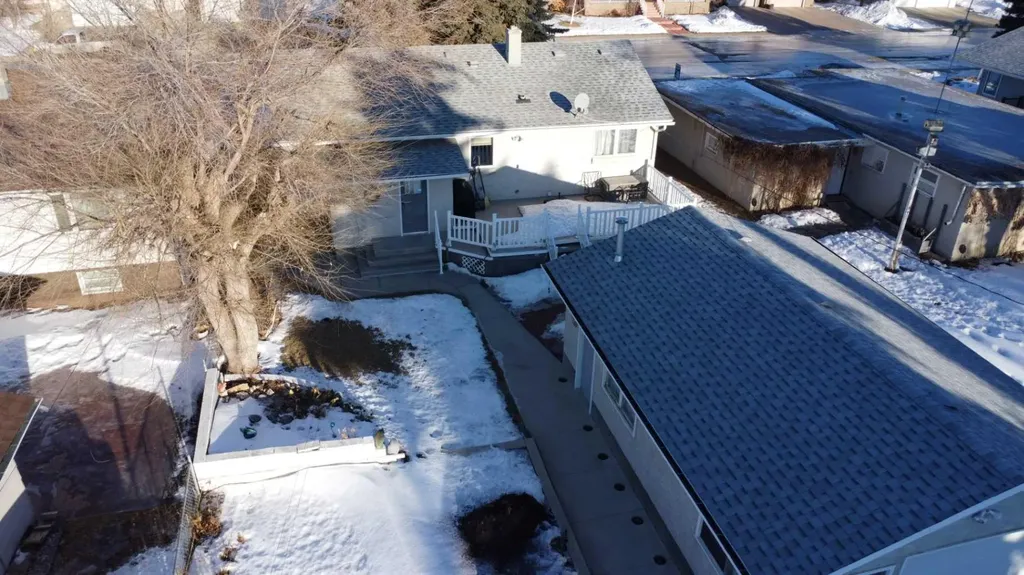 411 6 Avenue W Hanna AB T0J 1P0