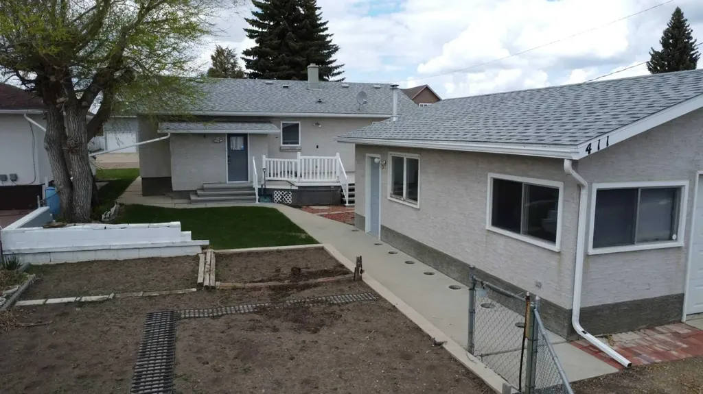 411 6 Avenue W Hanna AB T0J 1P0
