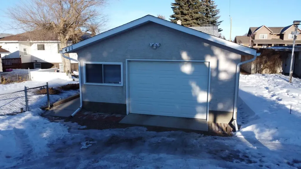 411 6 Avenue W Hanna AB T0J 1P0