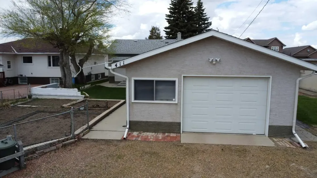 411 6 Avenue W Hanna AB T0J 1P0