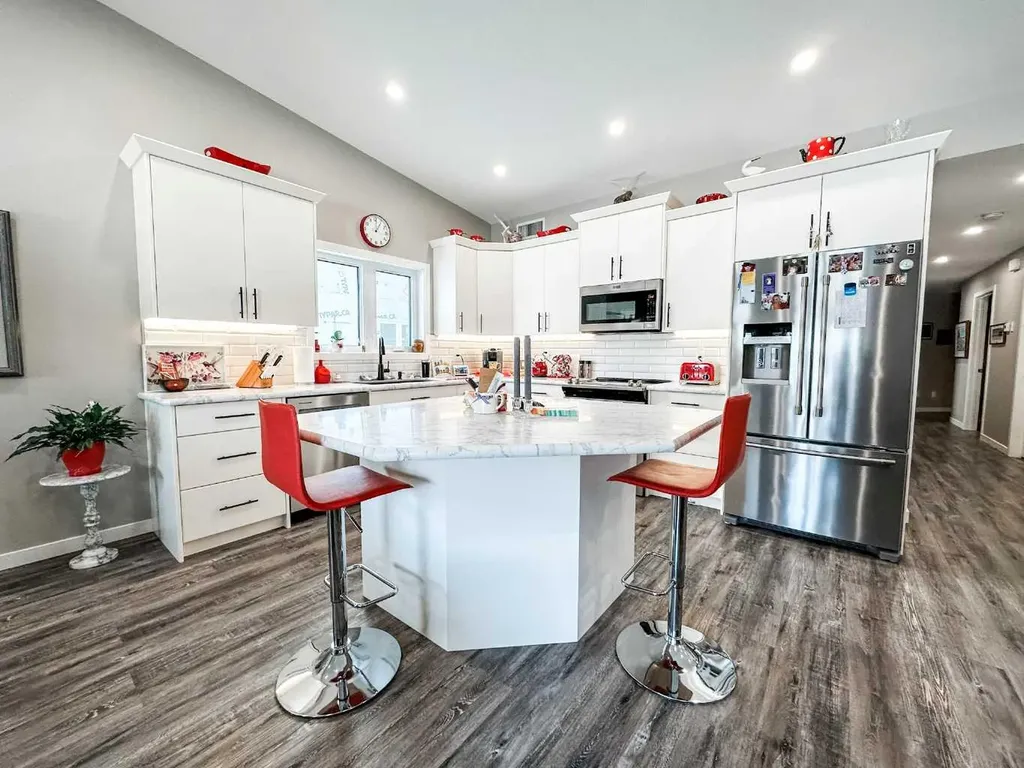 5011 C 49 Street Stettler AB T0C 2L0