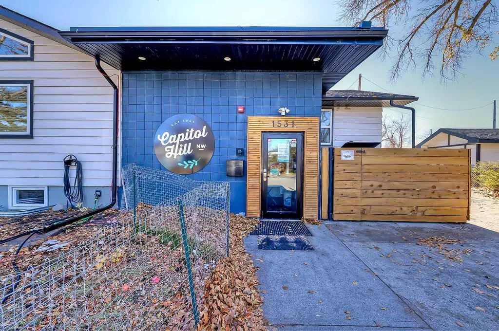 2709 18 Street NW Calgary AB T2M 3T9