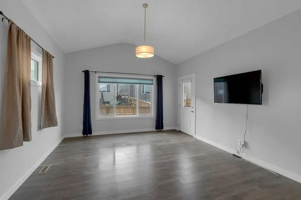 137 Willow Park N Cochrane AB T4C2N3