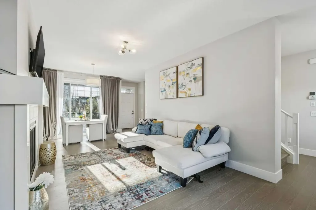 16 Treeline Lane SW Calgary AB T2Y 0S2