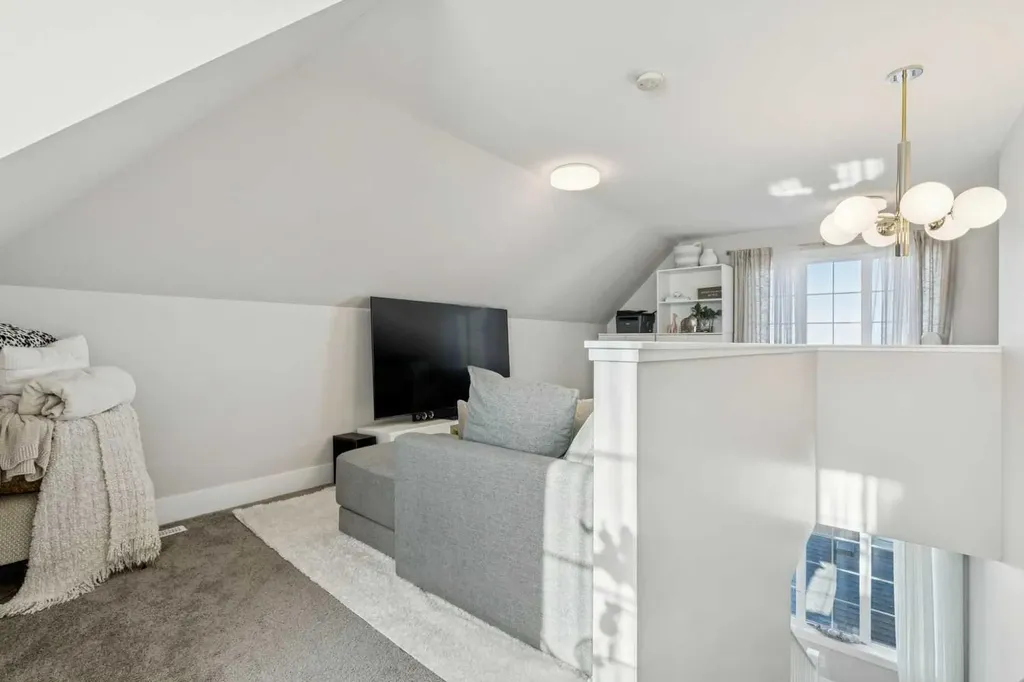 16 Treeline Lane SW Calgary AB T2Y 0S2