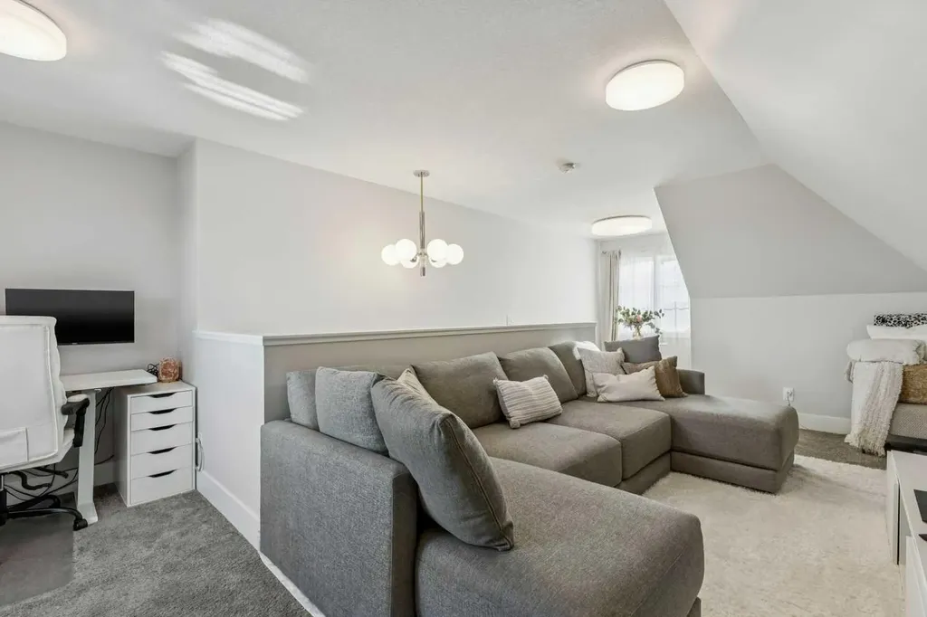 16 Treeline Lane SW Calgary AB T2Y 0S2