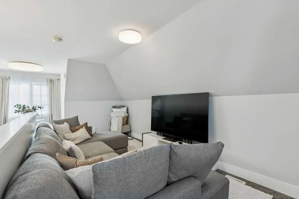 16 Treeline Lane SW Calgary AB T2Y 0S2