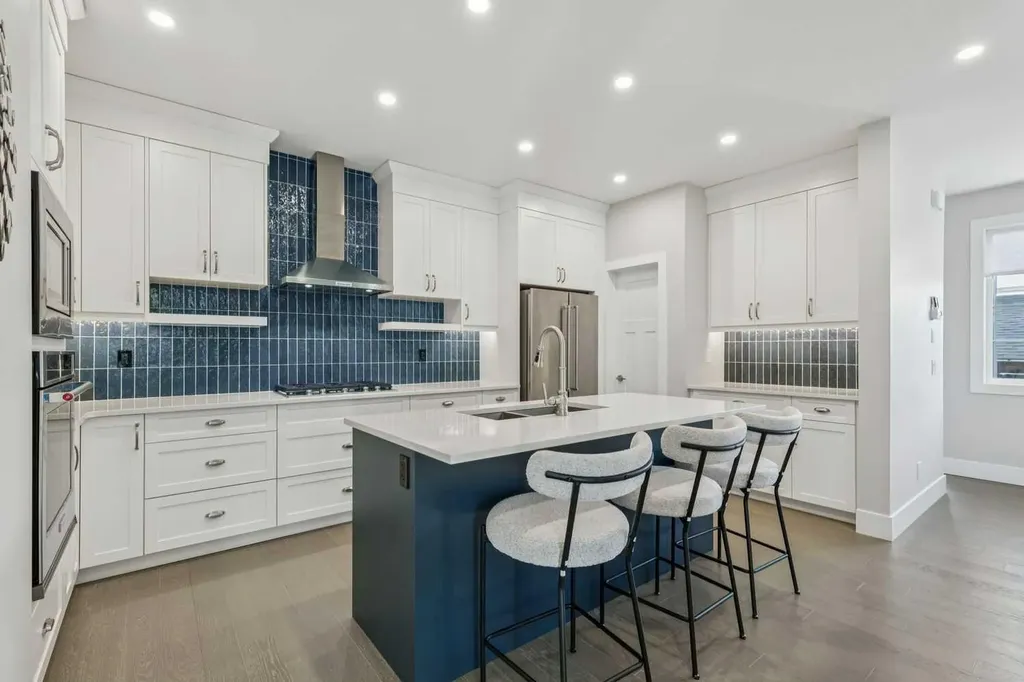 16 Treeline Lane SW Calgary AB T2Y 0S2