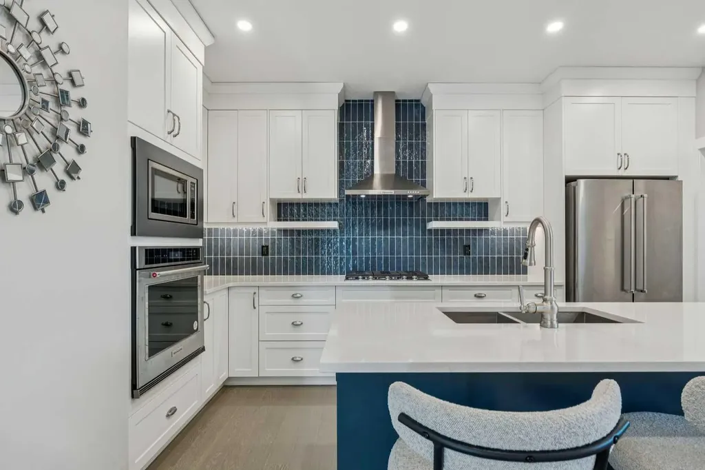 16 Treeline Lane SW Calgary AB T2Y 0S2