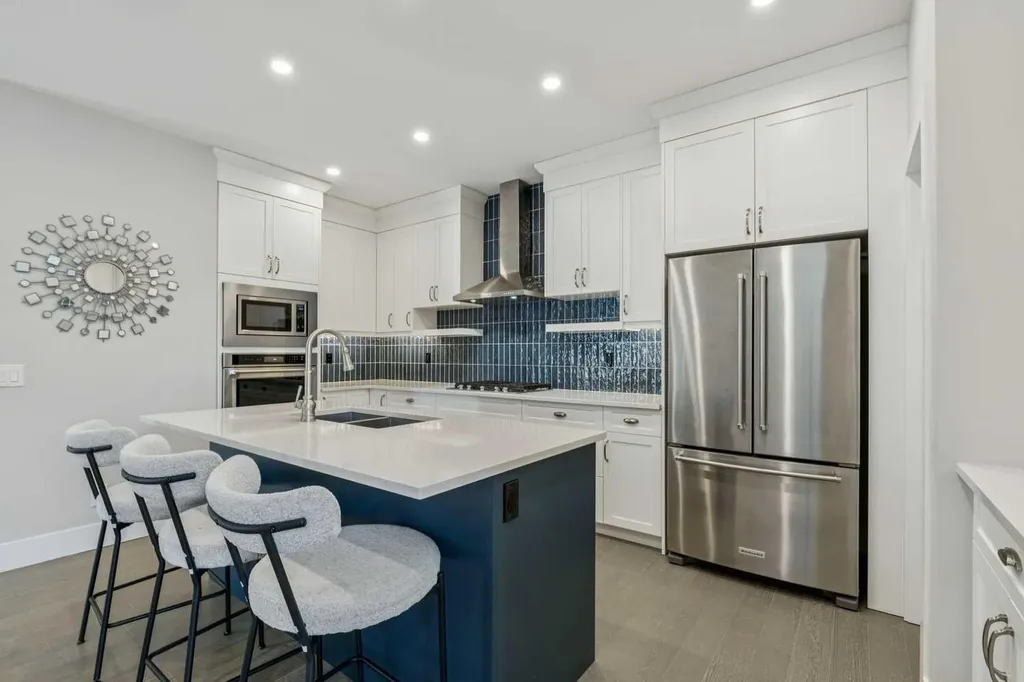 16 Treeline Lane SW Calgary AB T2Y 0S2