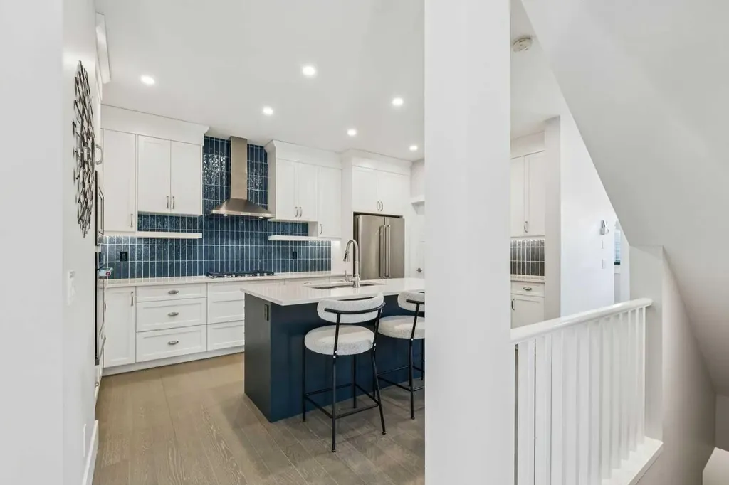16 Treeline Lane SW Calgary AB T2Y 0S2