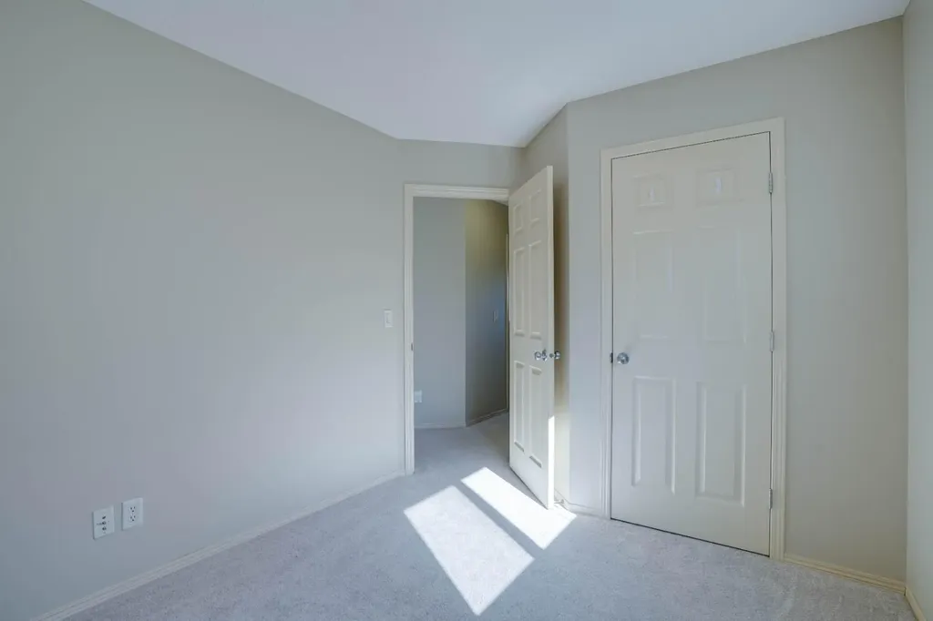 15 Tuscany Reserve Bay NW Calgary AB T3L 0A9