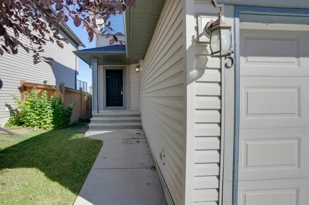 15 Tuscany Reserve Bay NW Calgary AB T3L 0A9