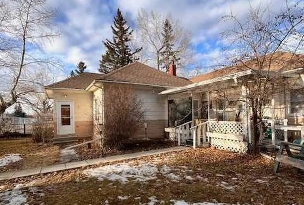 220 First Street E Cochrane AB T4C1Z3