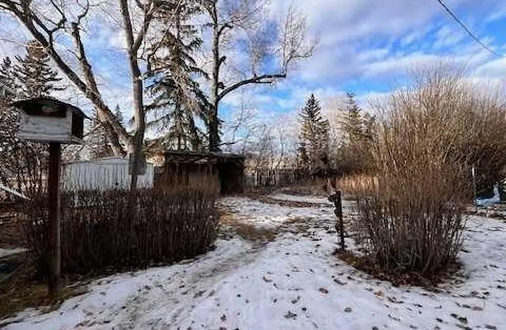 220 First Street E Cochrane AB T4C1Z3