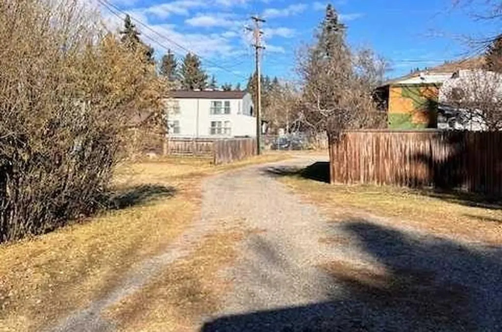 220 First Street E Cochrane AB T4C1Z3