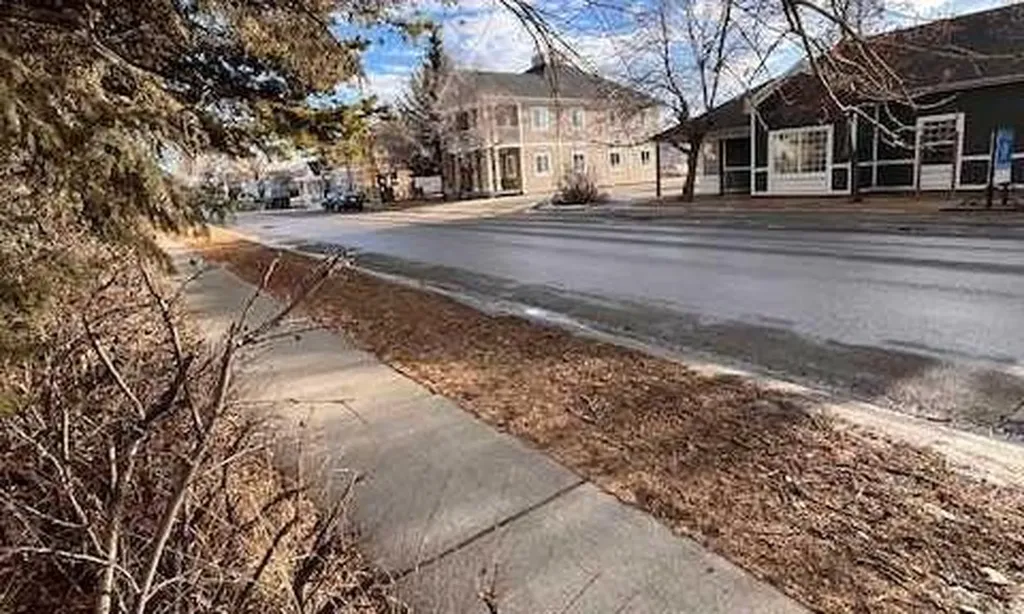 220 First Street E Cochrane AB T4C1Z3