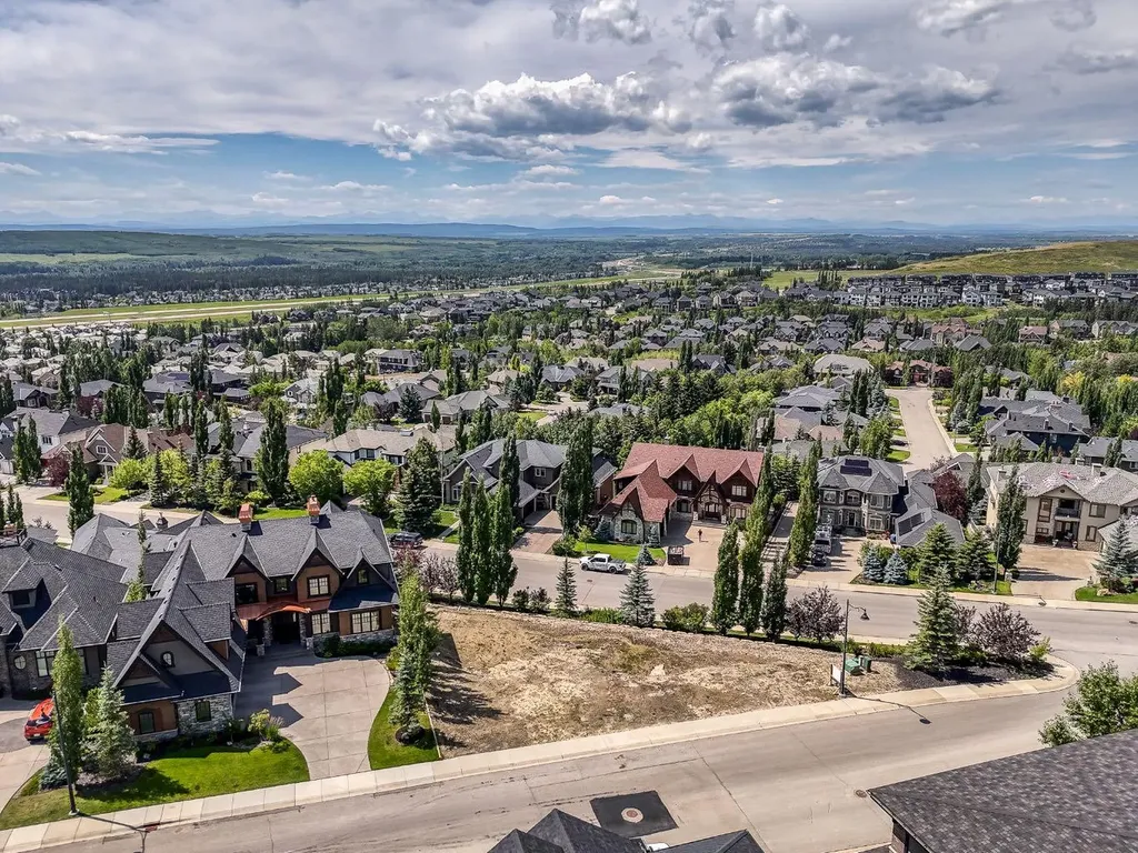 7695 Elkton Drive SW Calgary AB T3H 3X3