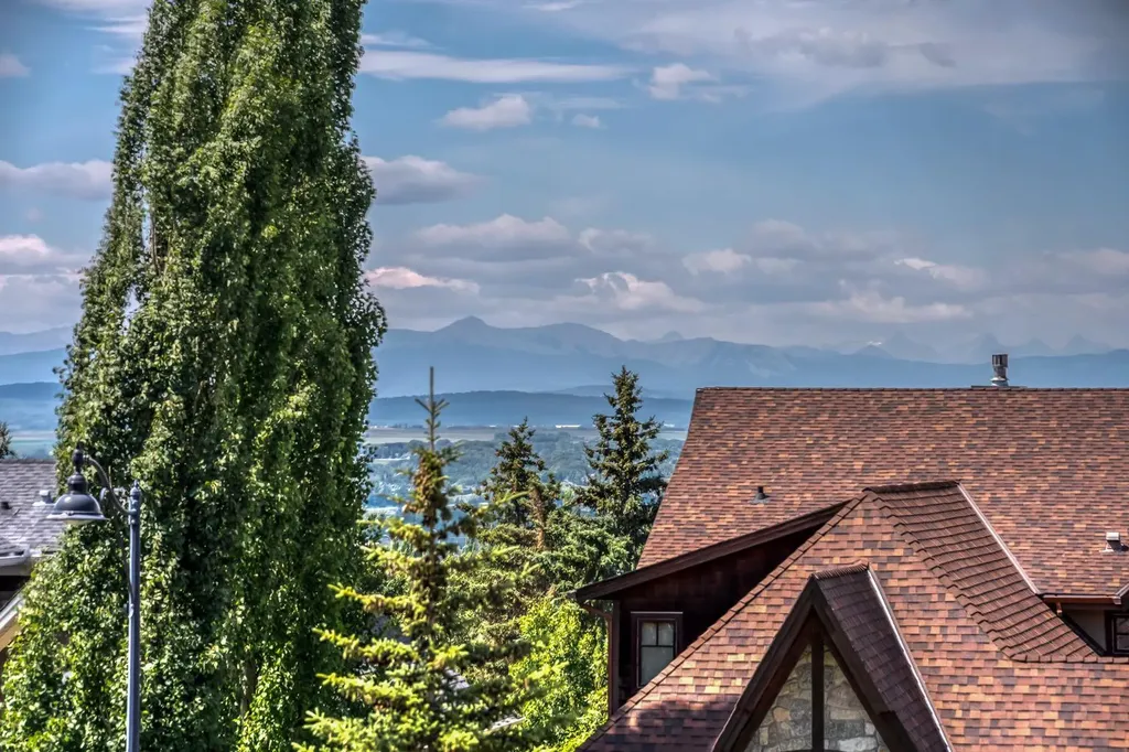 7695 Elkton Drive SW Calgary AB T3H 3X3