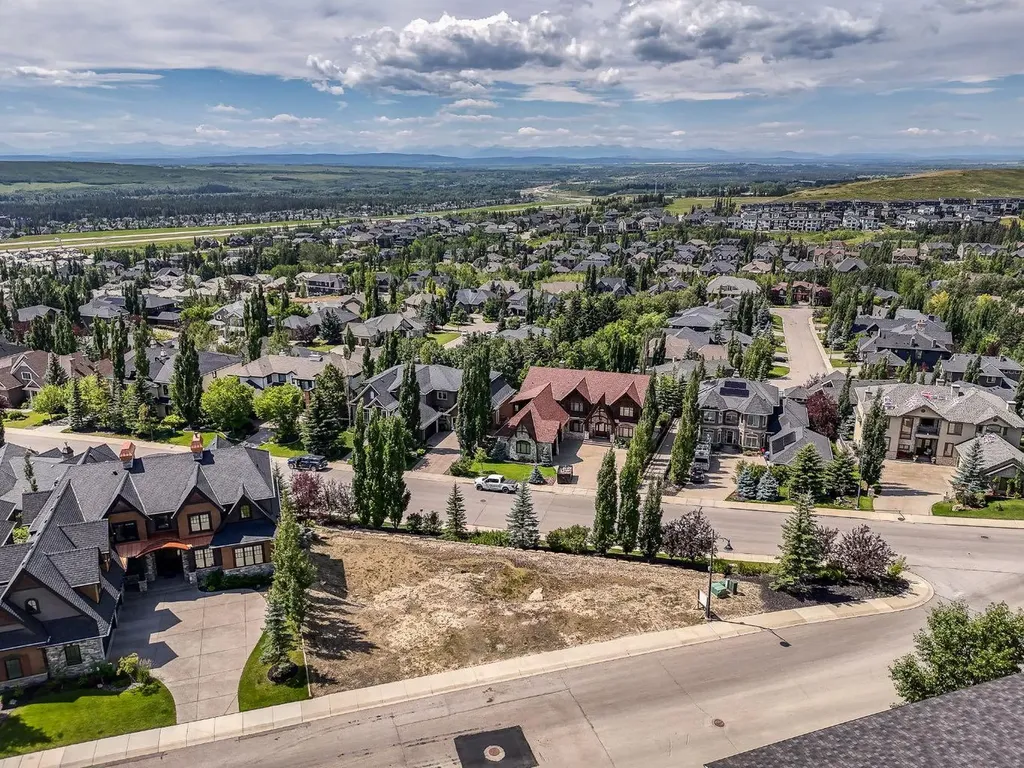 7695 Elkton Drive SW Calgary AB T3H 3X3