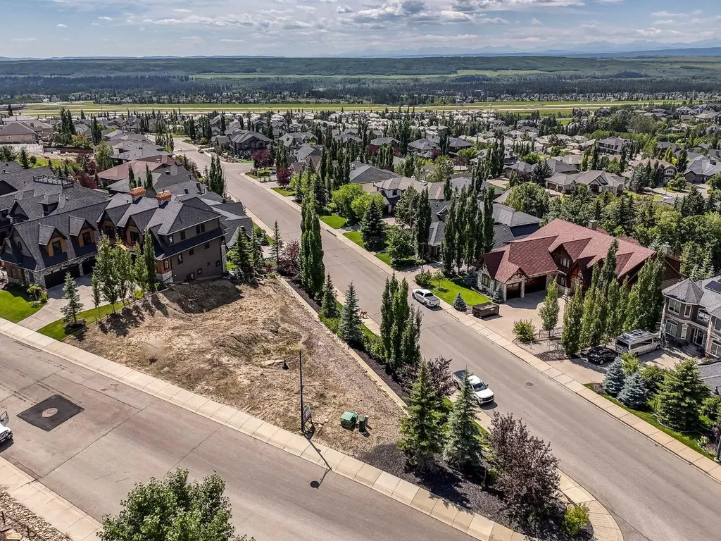 7695 Elkton Drive SW Calgary AB T3H 3X3