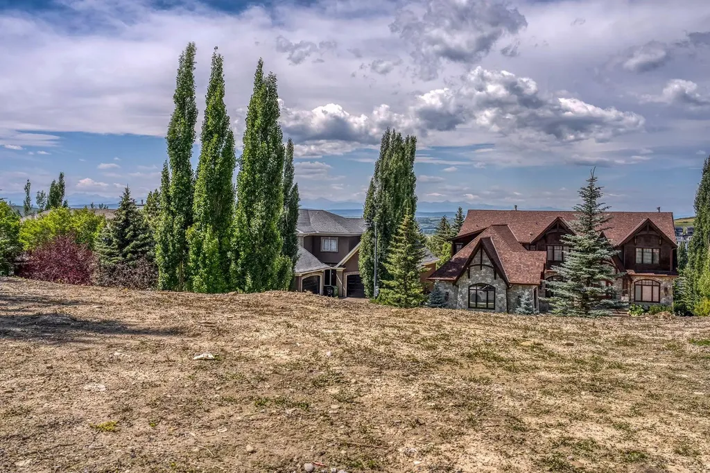 7695 Elkton Drive SW Calgary AB T3H 3X3
