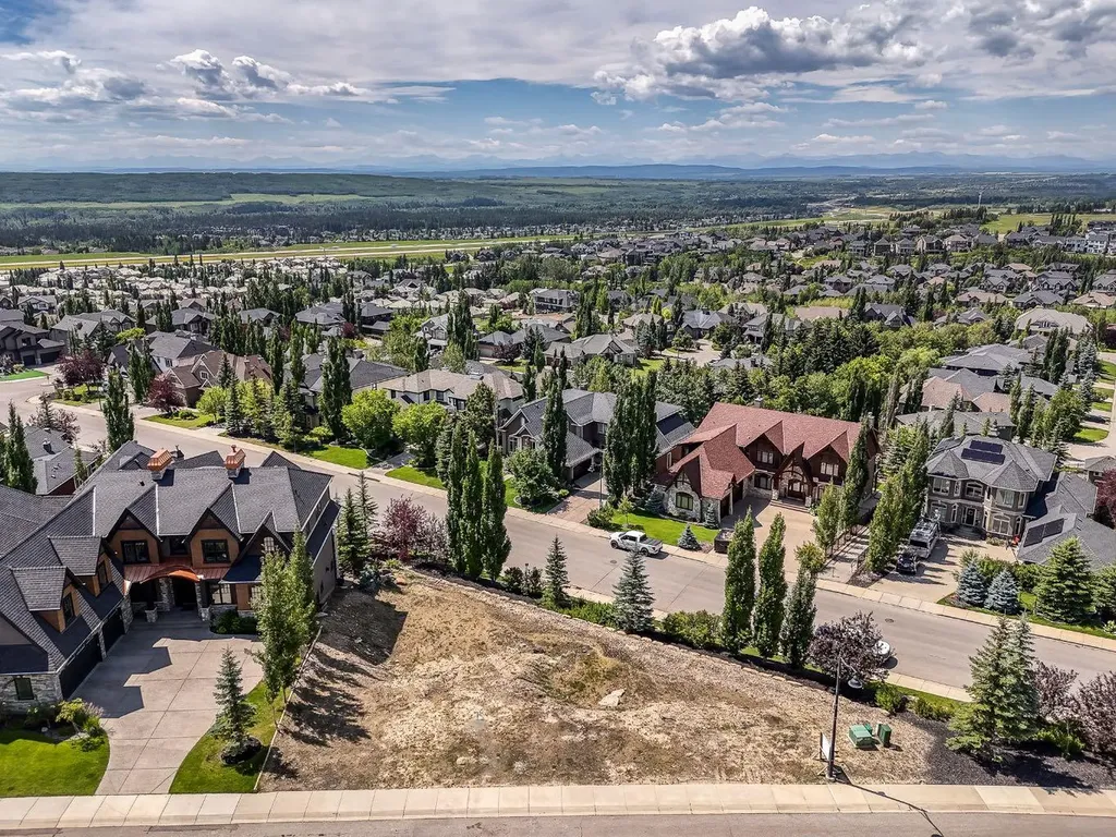 7695 Elkton Drive SW Calgary AB T3H 3X3