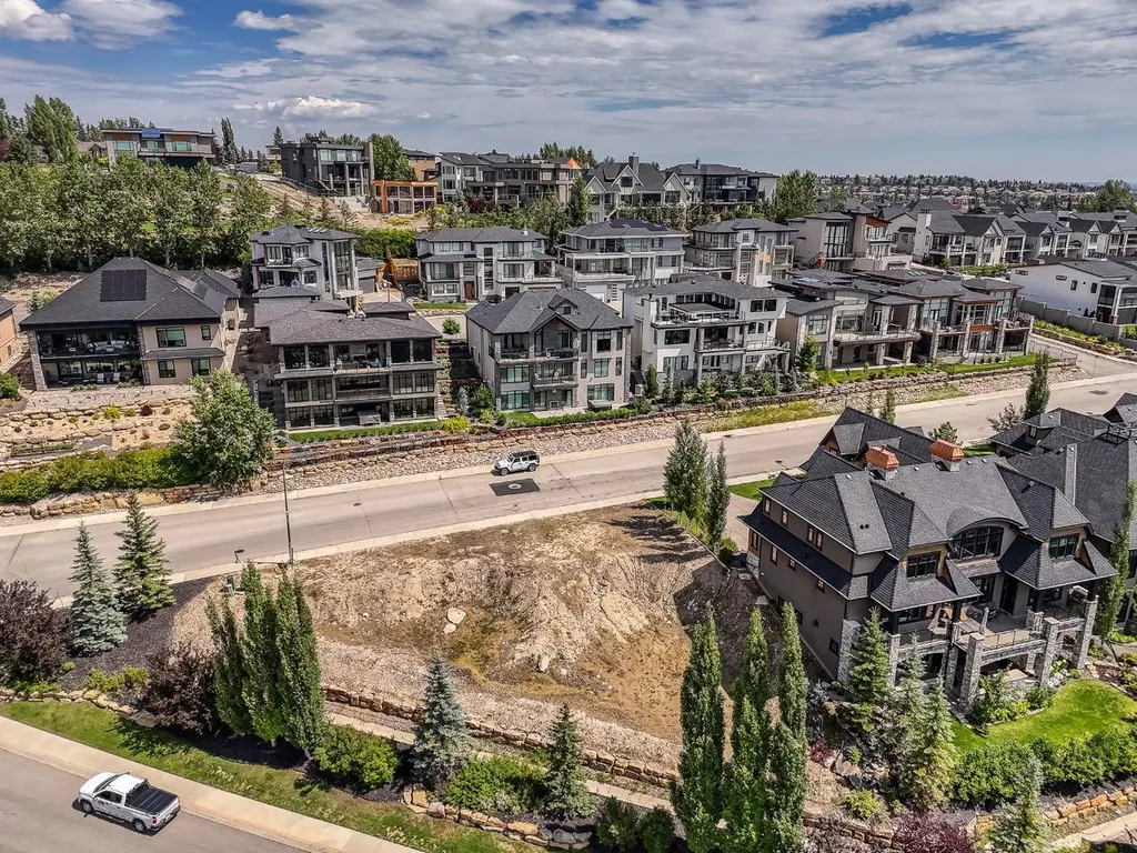 7695 Elkton Drive SW Calgary AB T3H 3X3