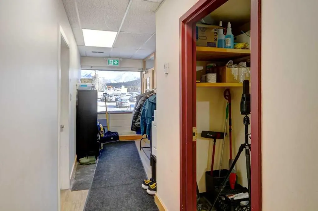 107,108 Jay Street Banff AB T1L 1J7
