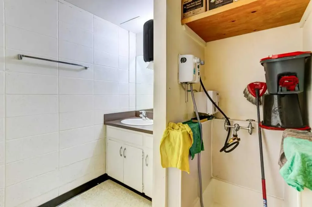 107,108 Jay Street Banff AB T1L 1J7