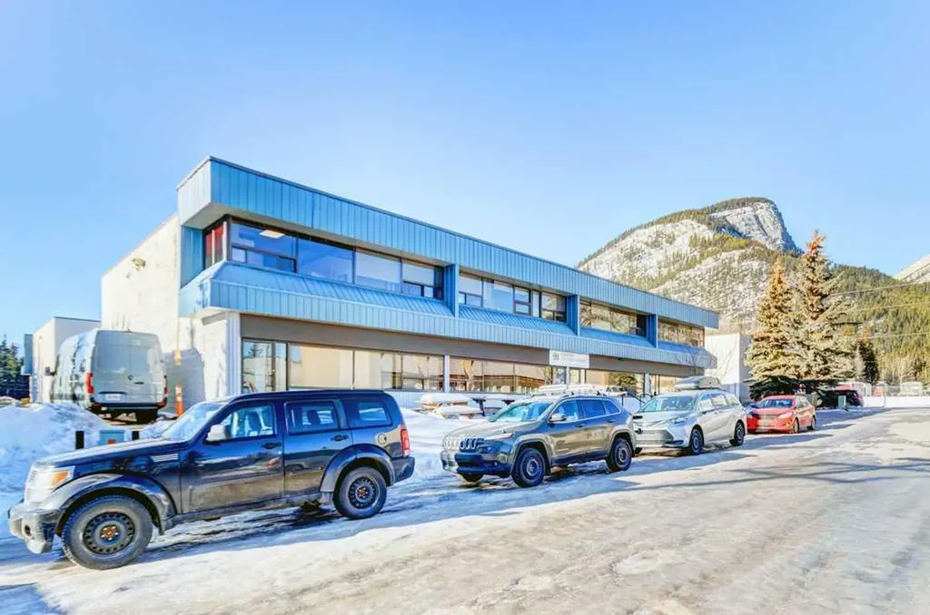 107,108 Jay Street Banff AB T1L 1J7